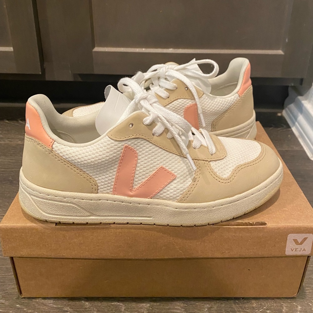 V-10 Veja White/Bellini/Almond